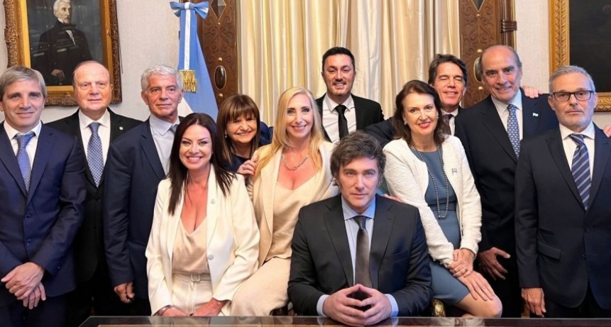 Milei vet&oacute; la presencia de periodistas en la jura de ministros y abre el primer conflicto con los medios