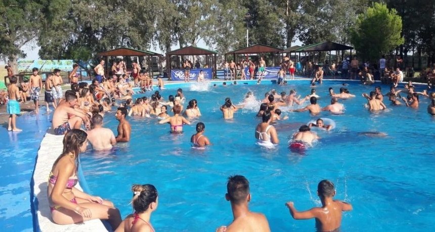 Pileta del club Rosario, sorteos de canastas navide&ntilde;as y paritarias con empleados de comercio