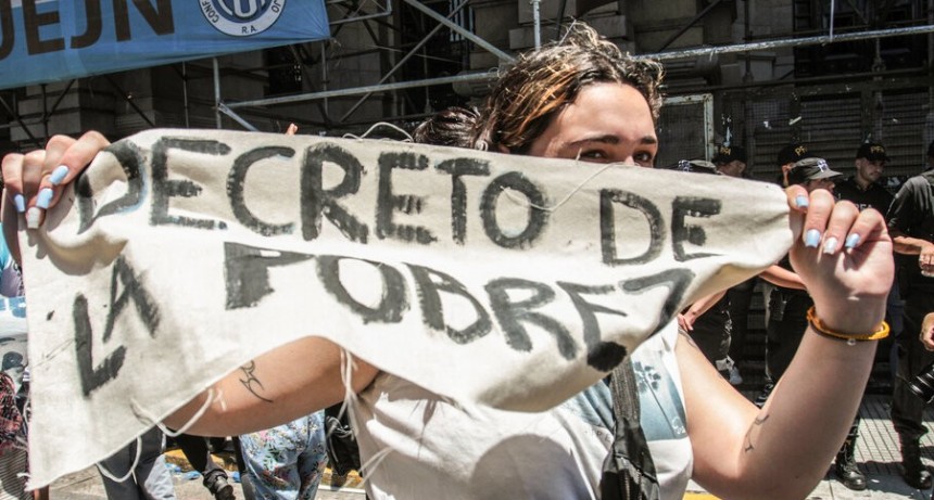 La batalla judicial contra el decretazo de Javier Milei