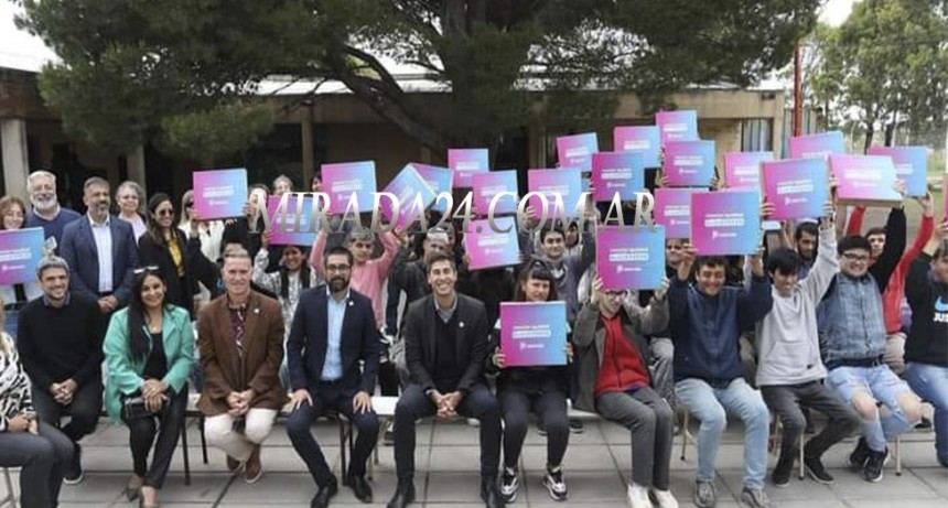 Provincia entreg&oacute; netbooks de Conectar Igualdad a estudiantes de Coronel Rosales y la regi&oacute;n