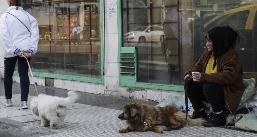 La pobreza alcanz&oacute; al 49,9 por ciento de la poblaci&oacute;n argentina