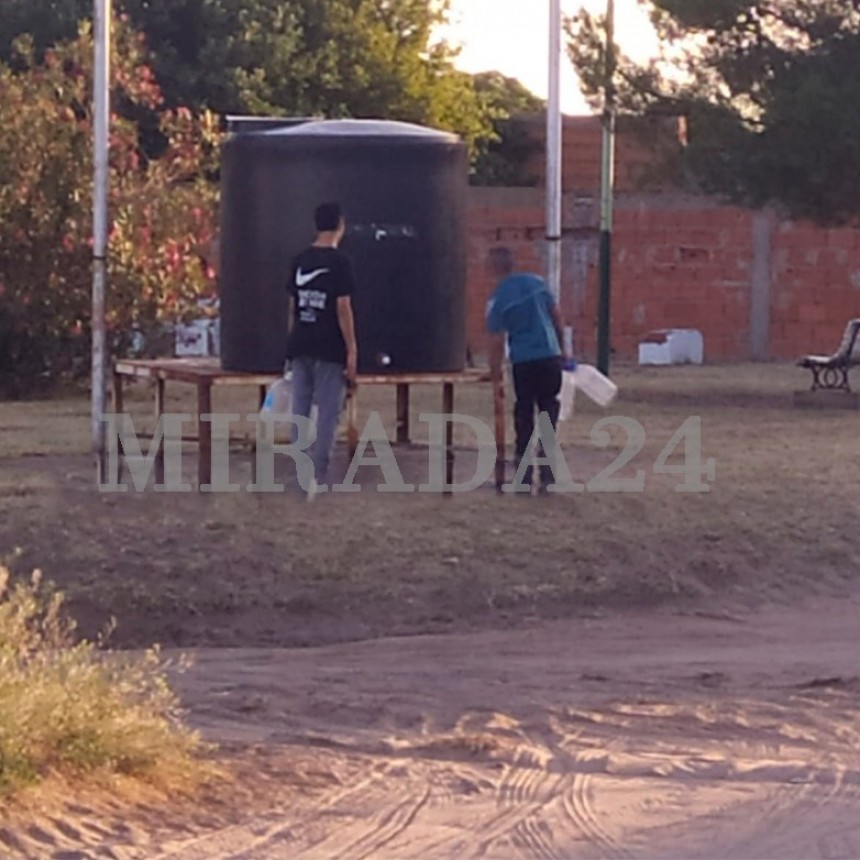 Debido a el bajo caudal de agua Absa coloca tanques de emergencia.
