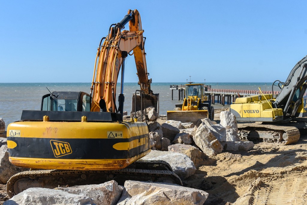 Avanzan las obras hidráulicas estratégicas para proteger la costa de Pehuen Co