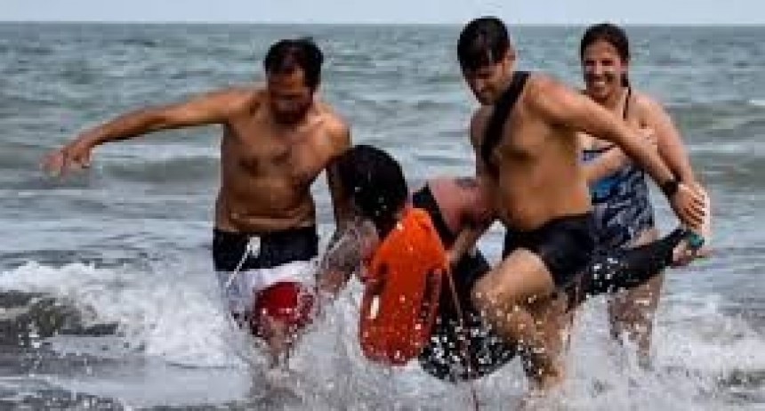 Temporada 25/26: Este viernes comienza el servicio de guardavidas en Pehuen Co